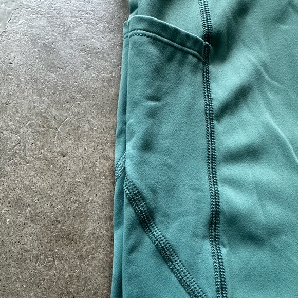 Aeropostale Air Softspun Ultra High-Rise Curvy Pocket Leggings - Picture 4 of 6